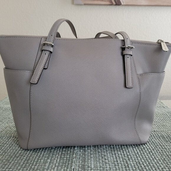 Michael Kors Charlotte saffiano leather medium. Preowned. - Picture 2 of 14